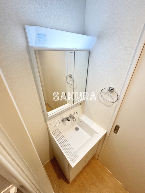 洗面設備　身支度に欠かせない独立洗面台♪