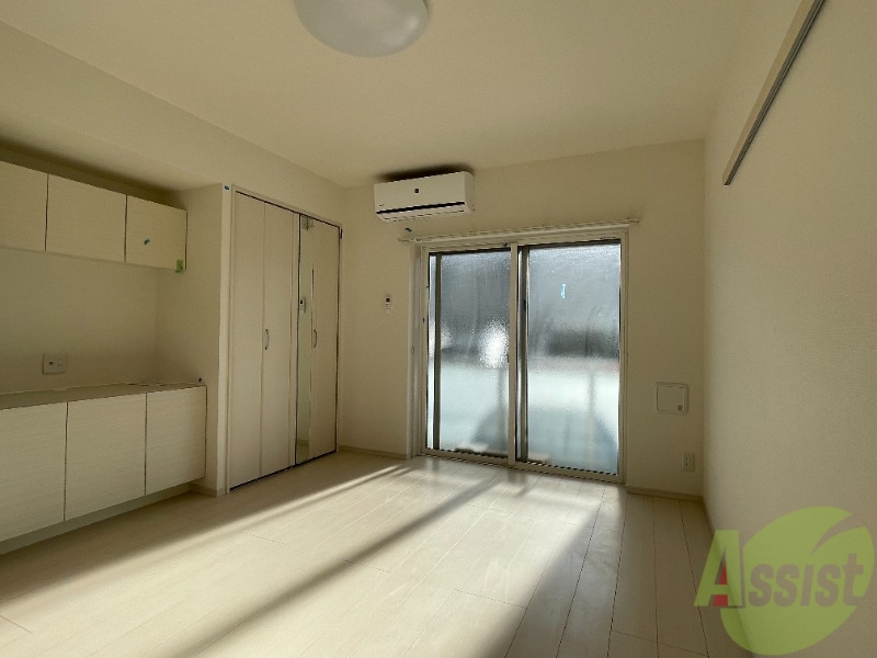 居室・リビング　白基調のお部屋は、部屋が明るく広く感じますね。