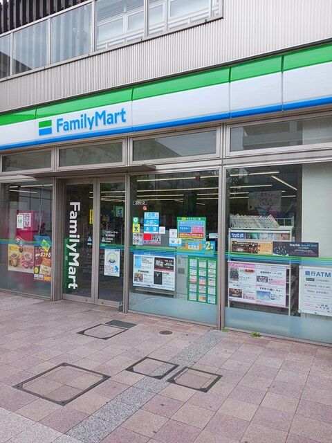 コンビニ　ファミリーマート（コンビニ）まで343m