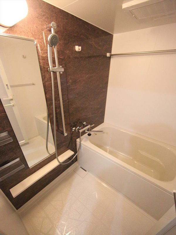 バス・シャワールーム　バスルーム　浴室暖房乾燥機付き