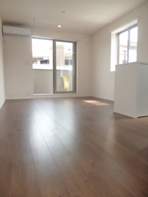 居室・リビング　★明るい角部屋２面採光★