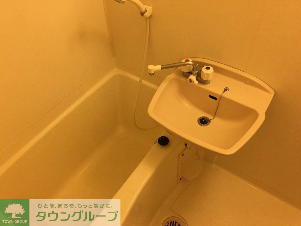 バス・シャワールーム　仕様・設備は現況と異なる場合があります。現況優先。