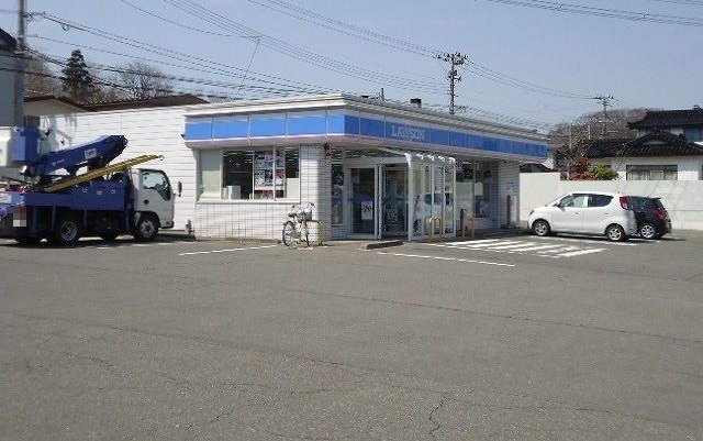 コンビニ　ローソン　新屋比内町店（コンビニ）まで350m