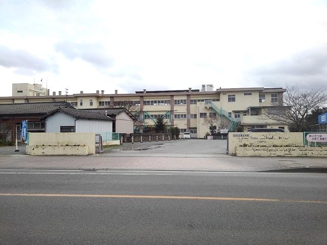 小学校　上妻小学校（小学校）まで1240m
