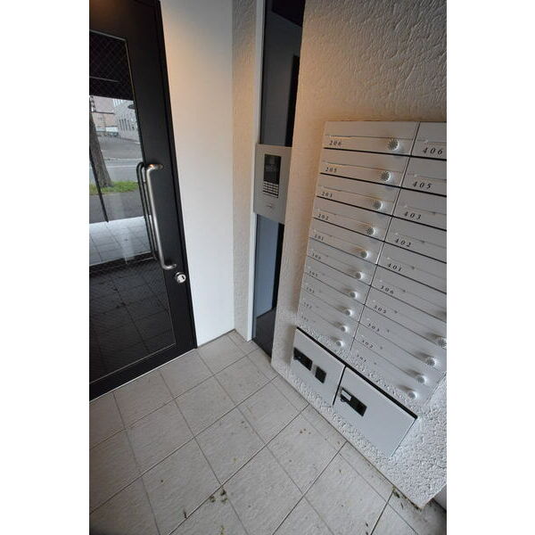 エントランス　宅配ボックス付き♪