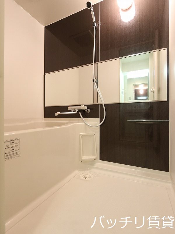 バス・シャワールーム　別号室の画像。現況を優先します。