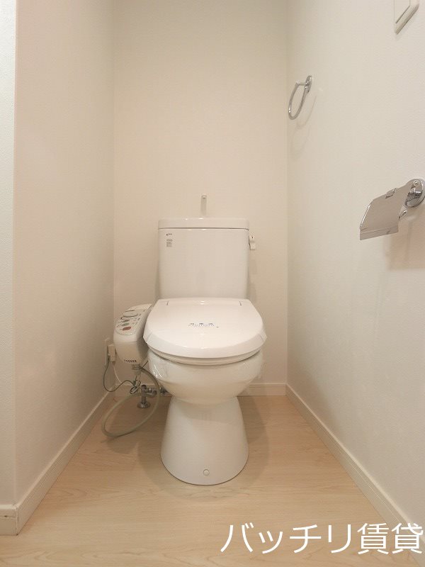 トイレ　別号室の画像。現況を優先します。