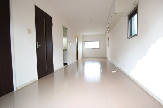 居室・リビング　※他号室の写真です