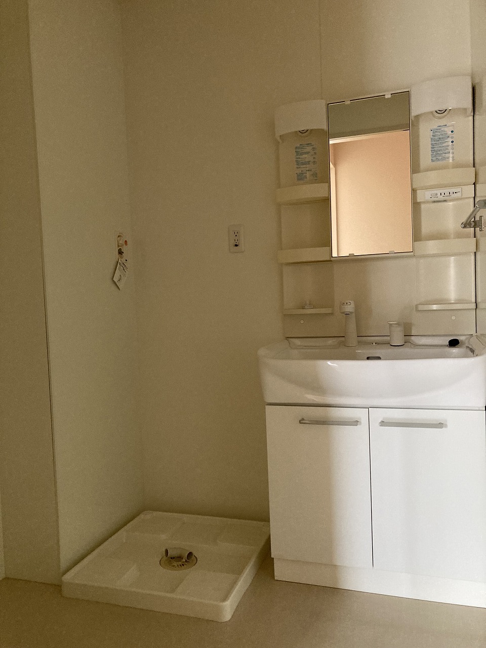 洗面設備　※101号の写真 図面と現況が異なる場合は現況を優先します。