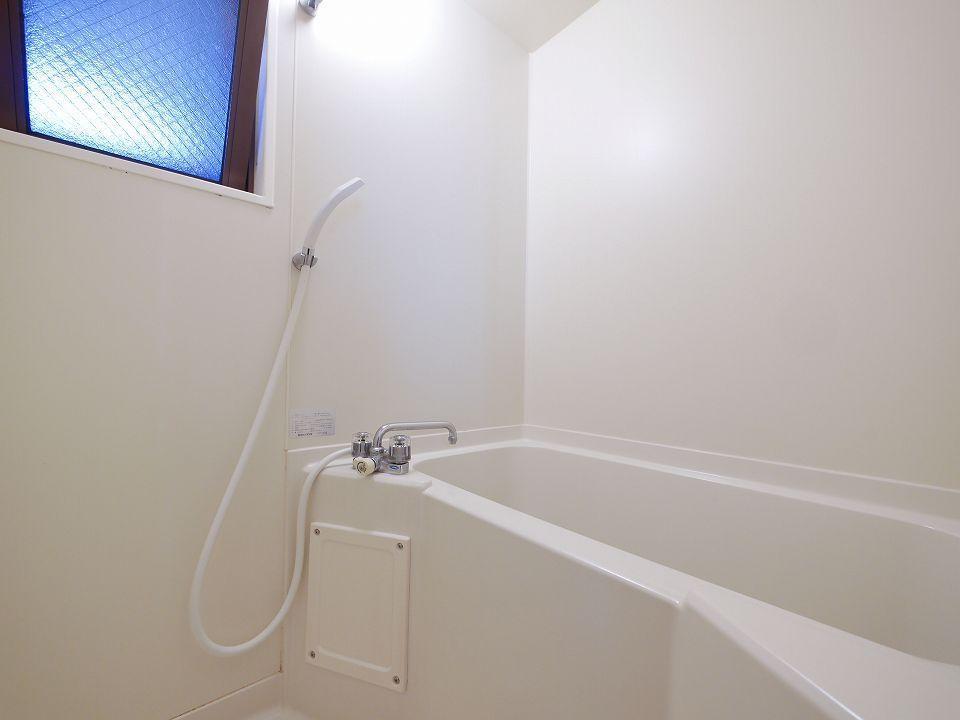 バス・シャワールーム　窓があるだけでお風呂のカビ掃除がラクラク