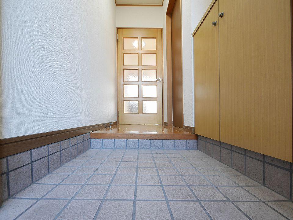 玄関　玄関も明るくお手入れもしやすいです♪