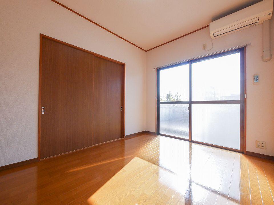 居室・リビング　南側からあたたかい光が差し込んできます♪