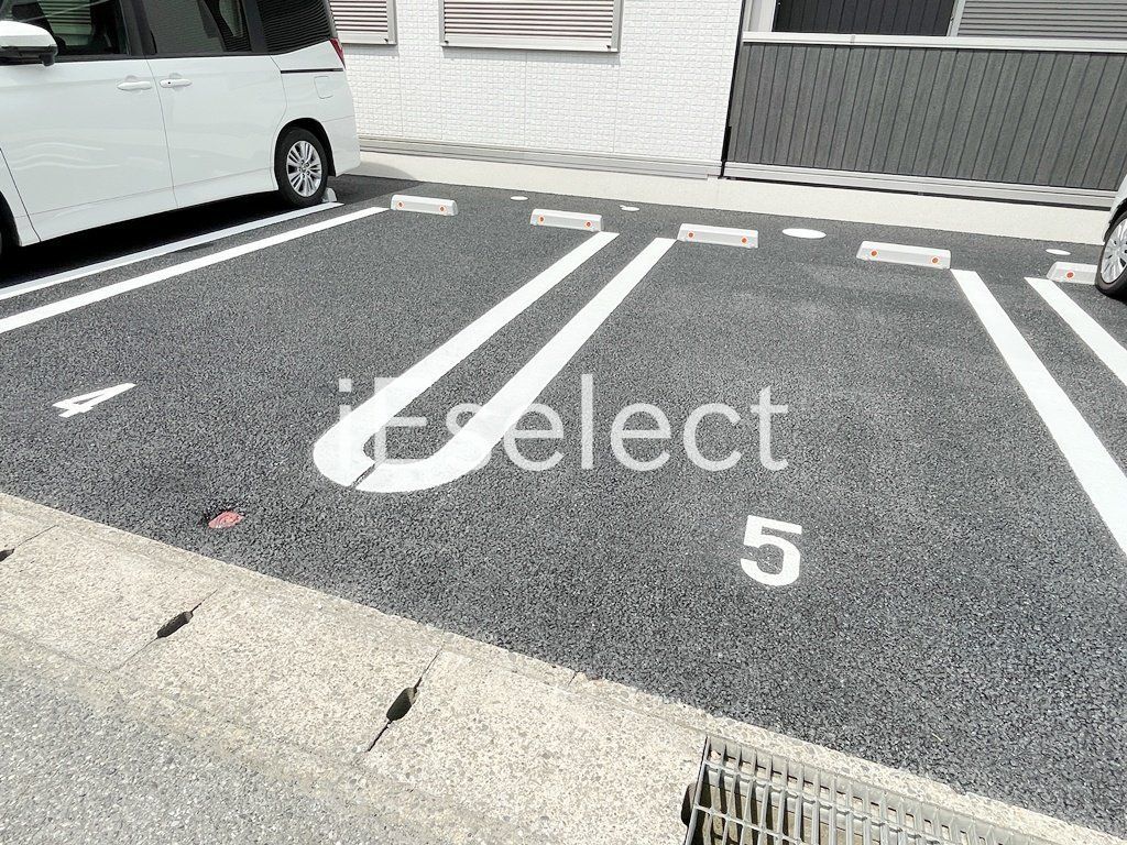 駐車場　敷地内駐車場は限りがありますのでご確認ください。