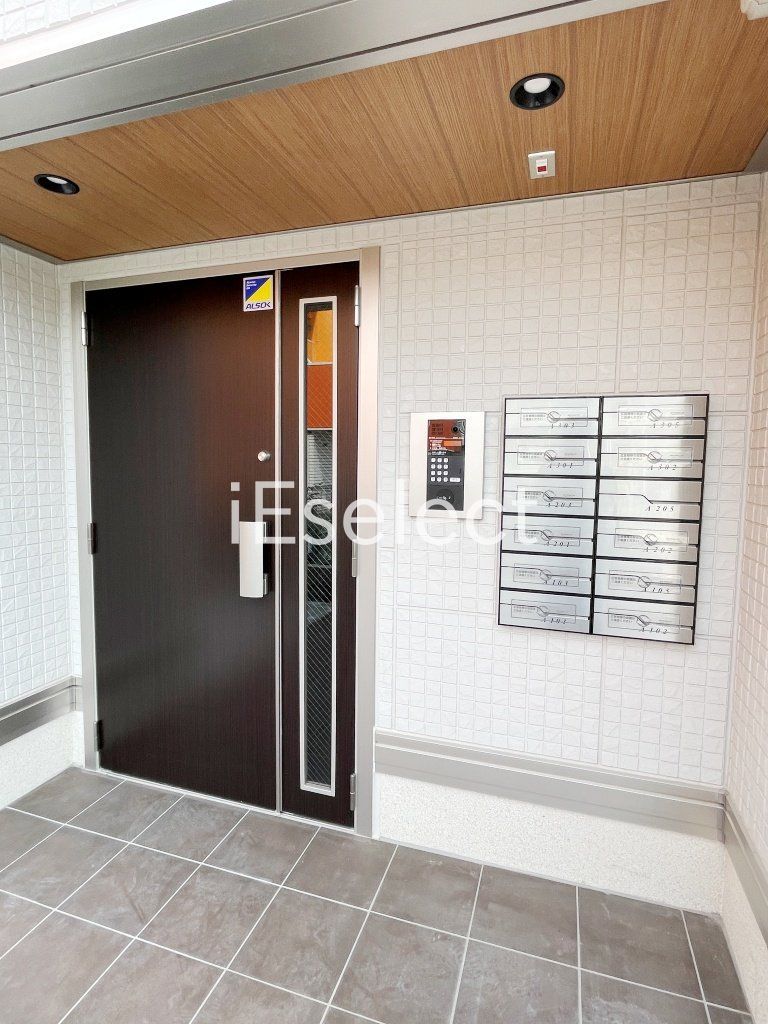 エントランス　オートロック付きで防犯面も安心★