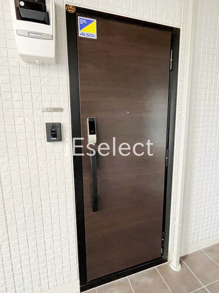 玄関　カメラ付きのインターホン★