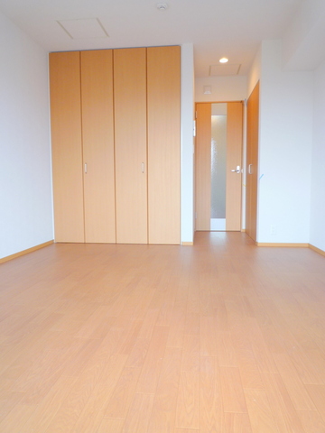 居室・リビング　★広々８帖の洋室★