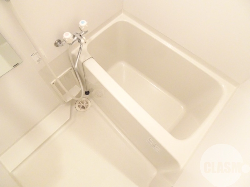 バス・シャワールーム　キレイにリフォームされています♪