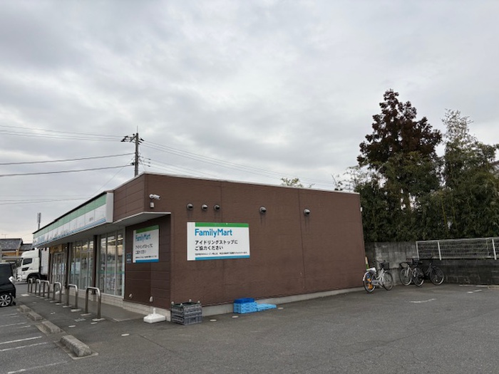 コンビニ　ファミリーマート（コンビニ）まで420m