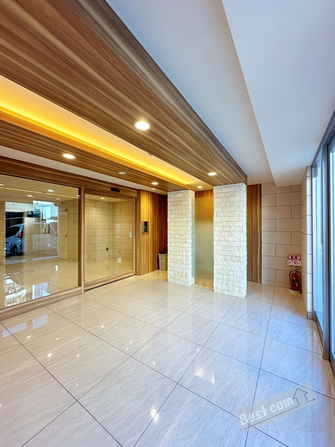 エントランス　オートロック付きで部外者シャットアウト♪