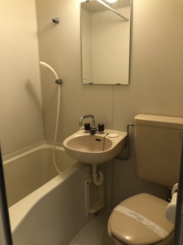 バス・シャワールーム　コンパクトで使いやすいお風呂です