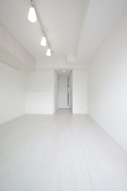 居室・リビング　明るい雰囲気の居室。