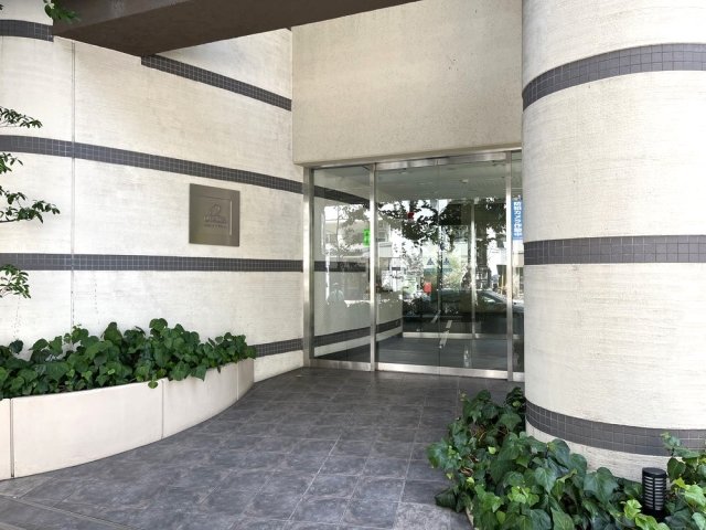 エントランス　ゆとりのあるエントランスです