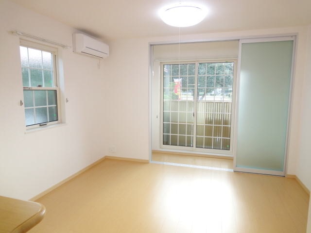 居室・リビング　照明付きの明るいリビング★