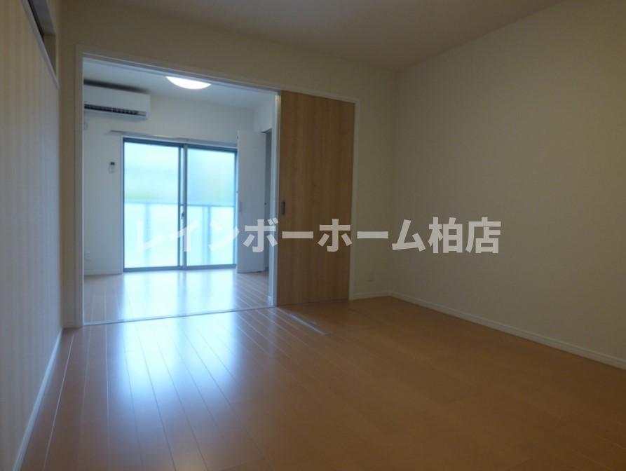 その他部屋・スペース　こちらの居間で趣味の時間をお楽しみください