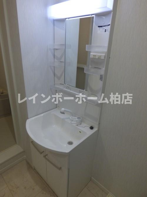 洗面設備　使いやすい洗面所です