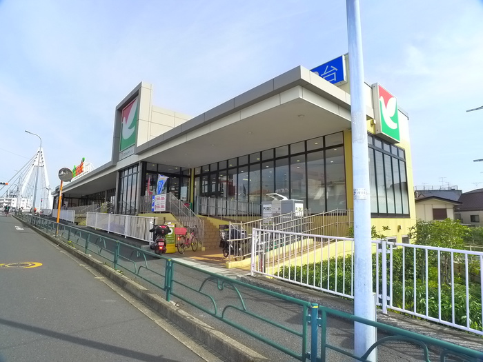 スーパー　ヨークマート（スーパー）まで215m