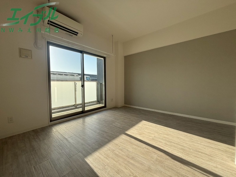 居室・リビング　同型参考写真