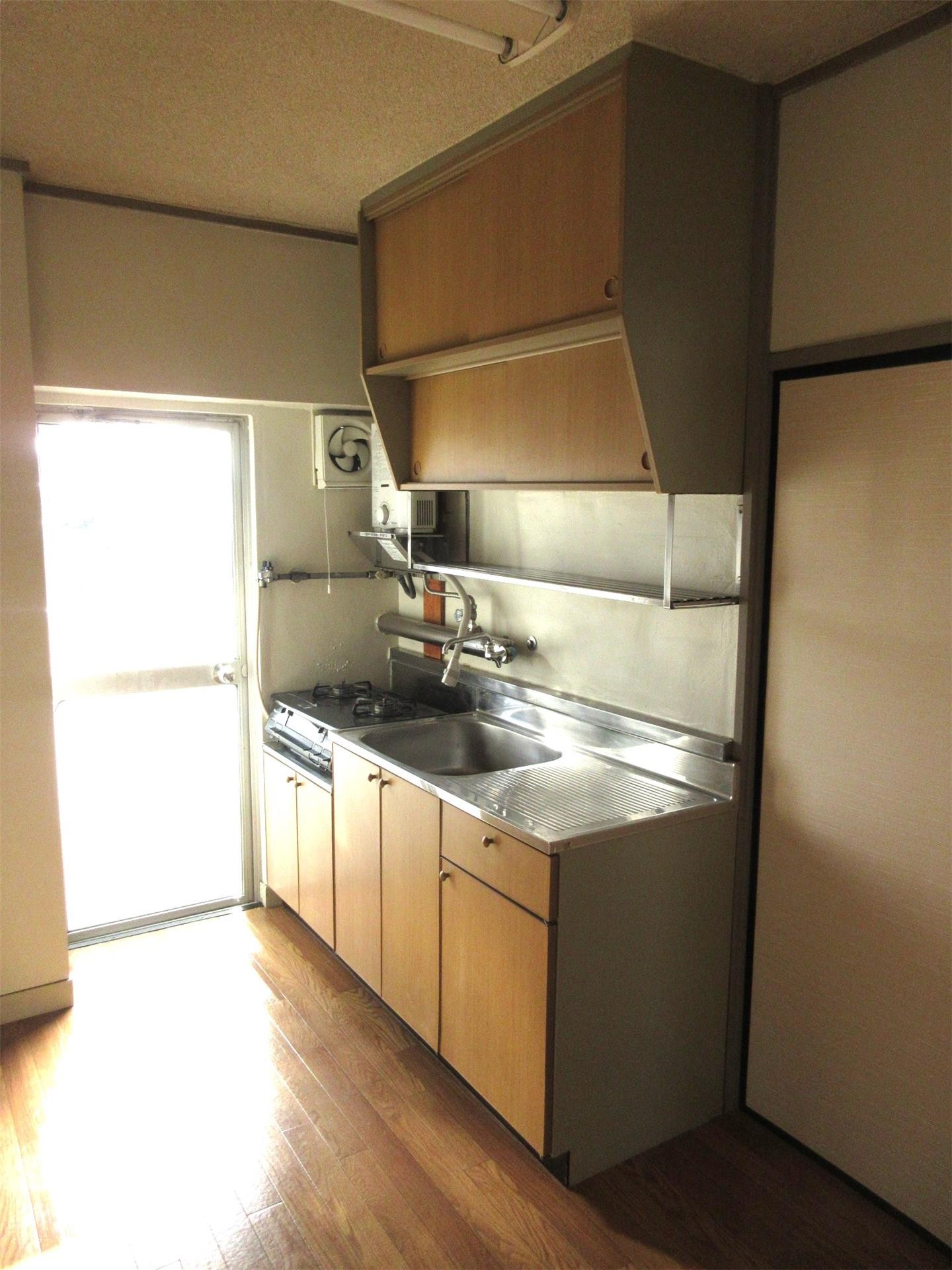 キッチン　造り付け棚がうれしいキッチン♪