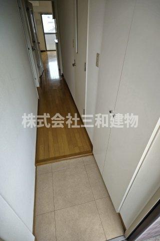 玄関　同間取り別室の参考写真です