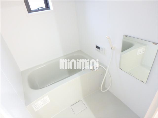 バス・シャワールーム　追焚、浴室乾燥機付きのお風呂です。
