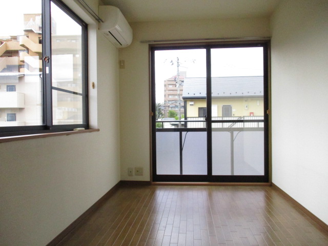 居室・リビング　２F角部屋＆2面採光で明るい居室です♪