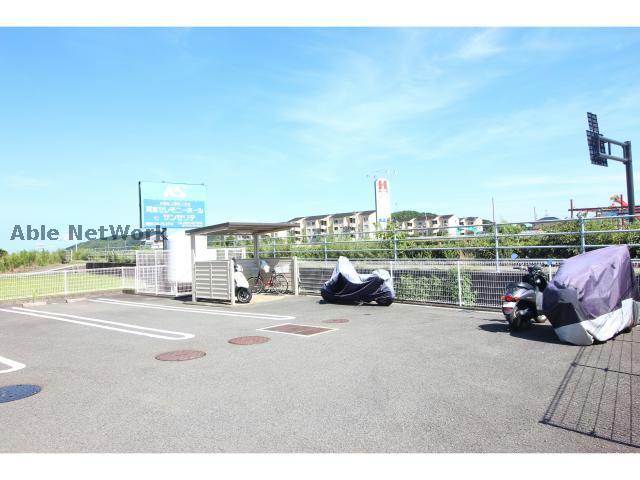 駐車場　駐車場