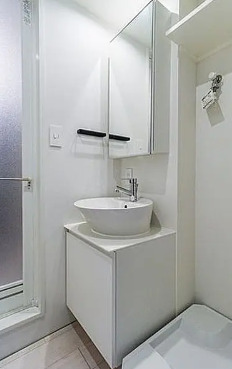 洗面設備　別部屋の写真を使用しております。