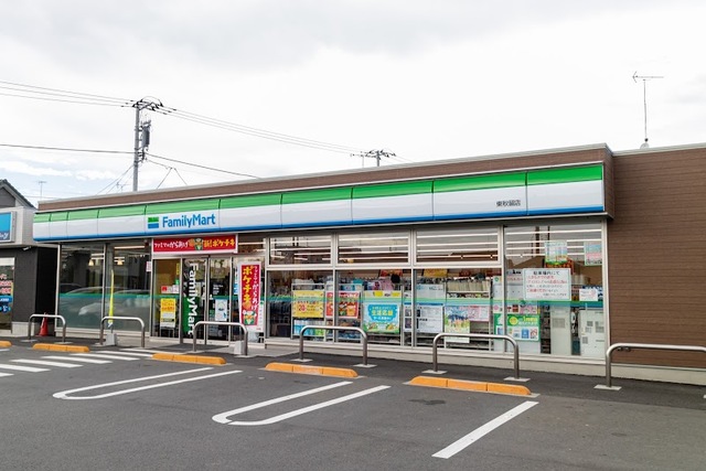 コンビニ　ファミリーマート東秋留店（コンビニ）まで850m