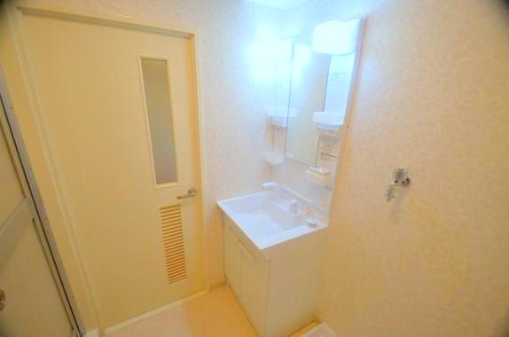 洗面設備　コンパクトで使いやすい洗面所