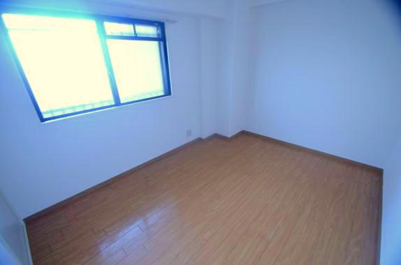 その他部屋・スペース　落ち着いた色調の寝室です