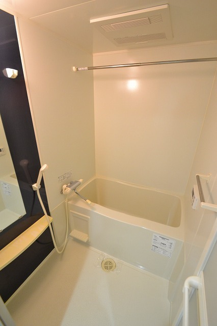 バス・シャワールーム　浴室乾燥機・追い焚き機能もついたバスルーム♪