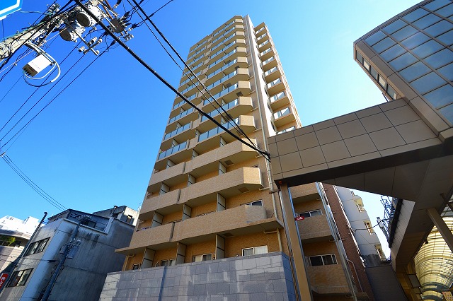 建物外観　市電乗り場すぐ近く♪商店街の横の好立地マンションです☆