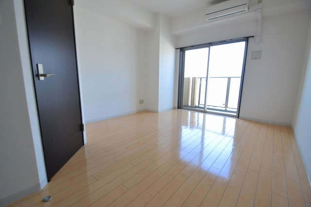 居室・リビング　ウォークインクローゼットあり♪ひろ～い洋室です☆