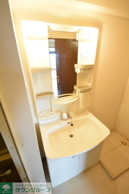 洗面設備　綺麗な独立洗面台