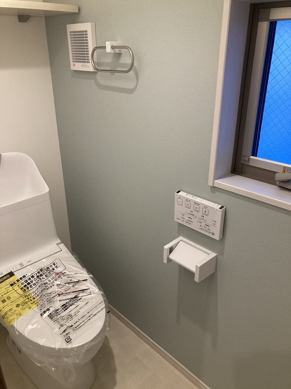 トイレ　落ち着いた色調のトイレです♪