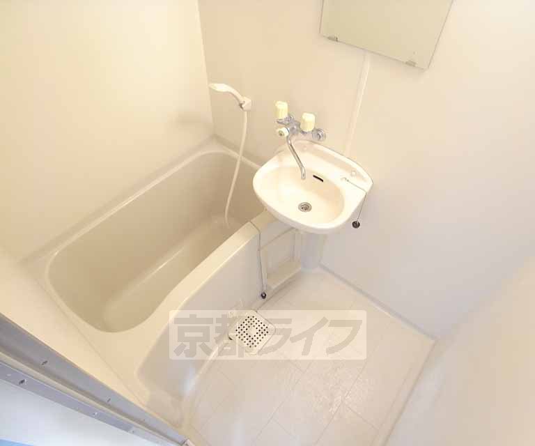 バス・シャワールーム　キレイなセパレートタイプのお風呂です。