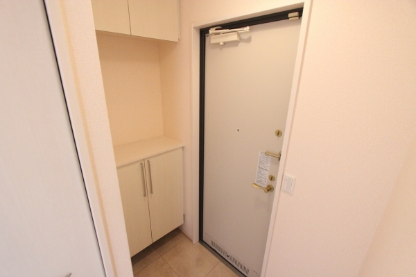 玄関　同間取303内観