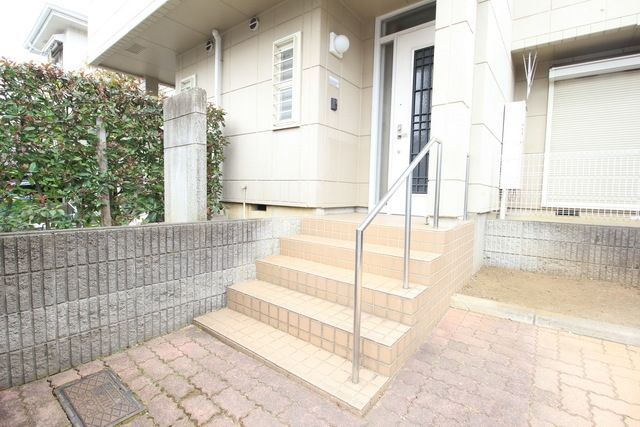 エントランス　★お部屋探しは株式会社タウンハウジング東京まで★