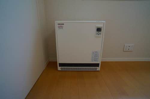 居室・リビング　蓄熱式暖房機