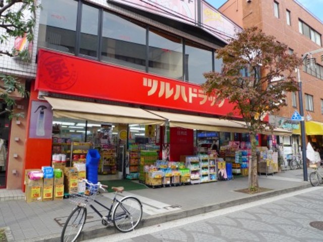 ドラックストア　ツルハドラッグ千歳烏山店（ドラッグストア）まで835m